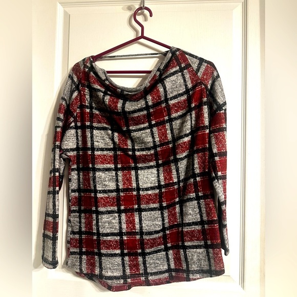 2/$40✨ Gorgeous Le Chateau top​​ - Picture 1 of 4